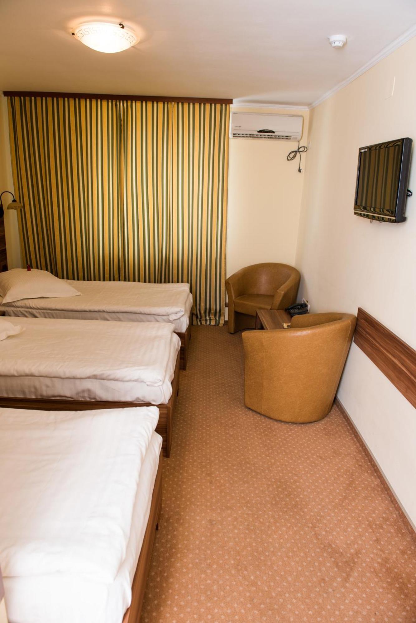 Hotel Lyra Oradea Room photo
