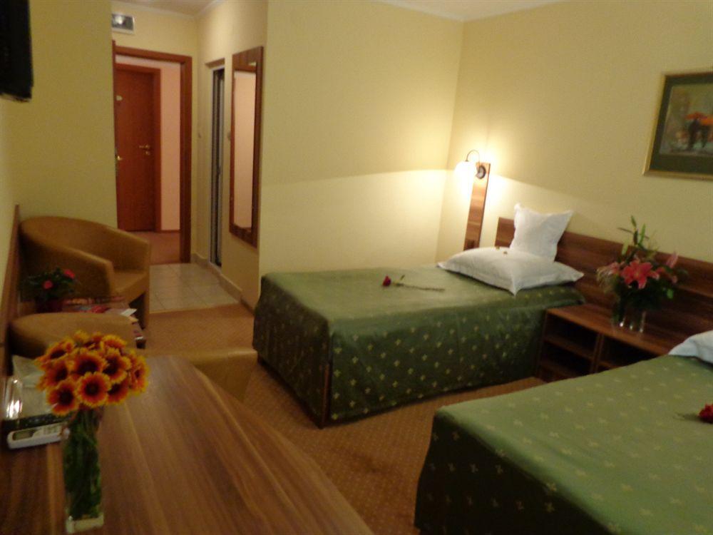 Hotel Lyra Oradea Exterior photo