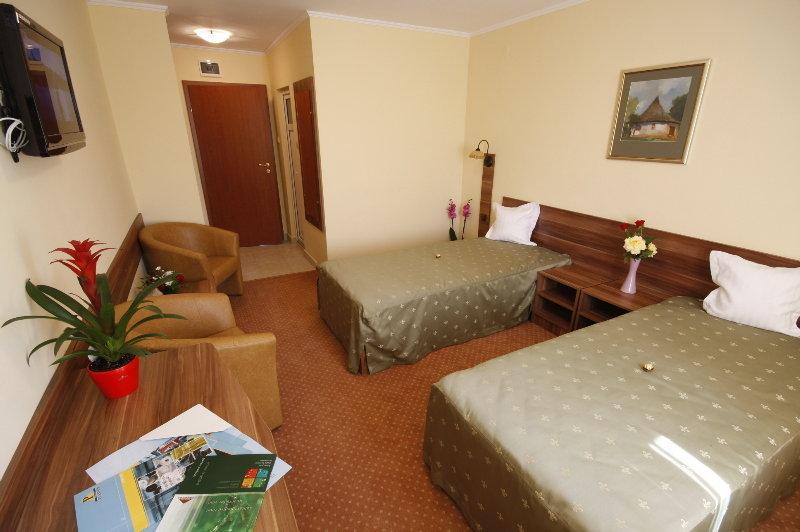 Hotel Lyra Oradea Exterior photo