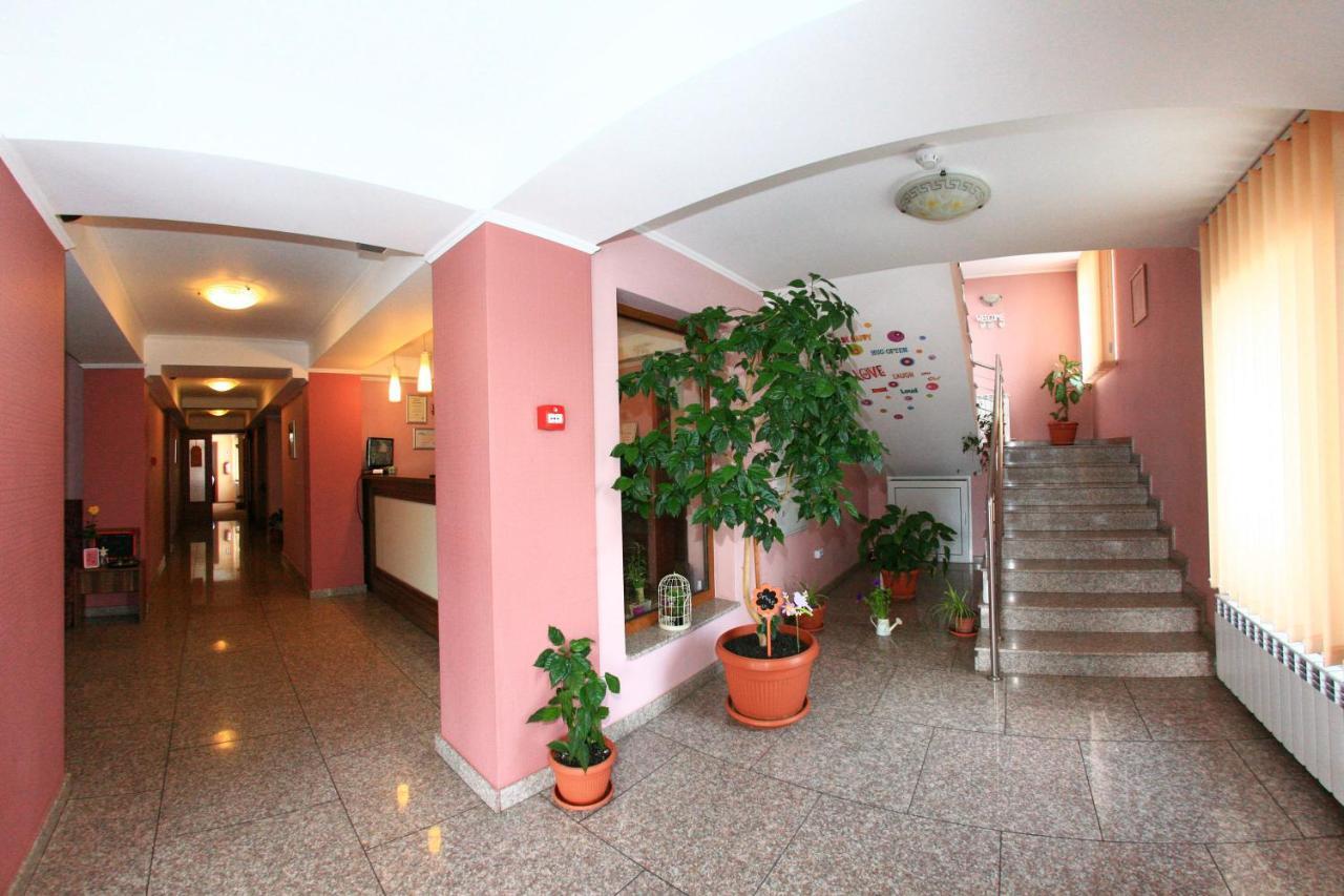 Hotel Lyra Oradea Exterior photo